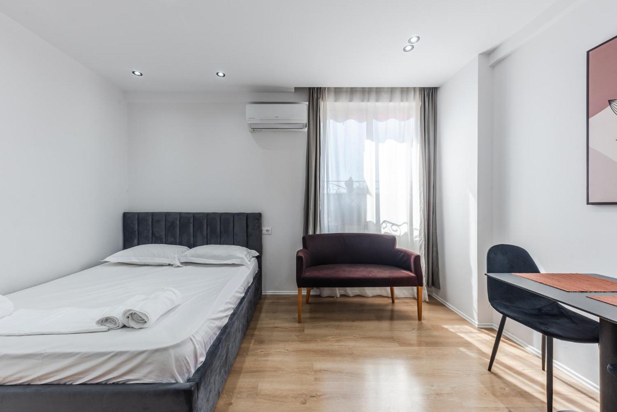 Atelier Apartments By Kondo Stays Tirana Esterno foto