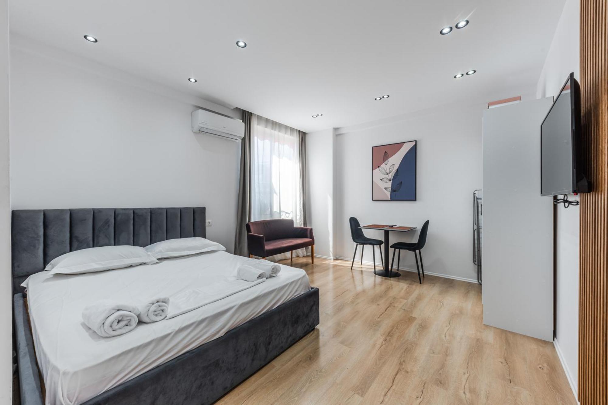 Atelier Apartments By Kondo Stays Tirana Esterno foto