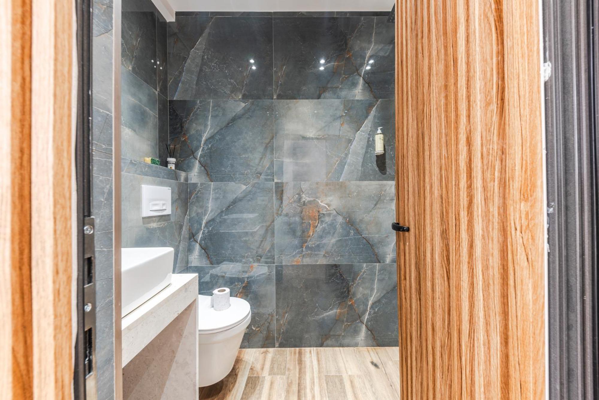 Atelier Apartments By Kondo Stays Tirana Esterno foto