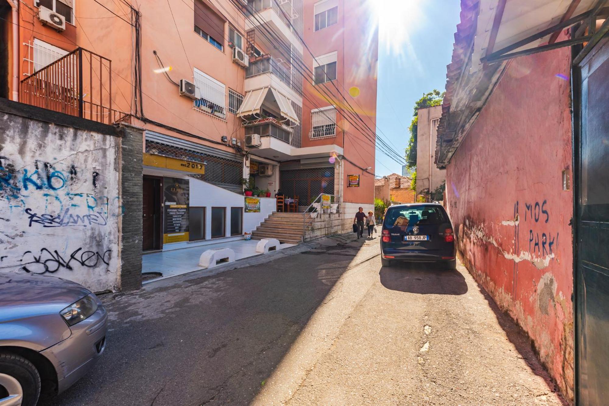 Atelier Apartments By Kondo Stays Tirana Esterno foto