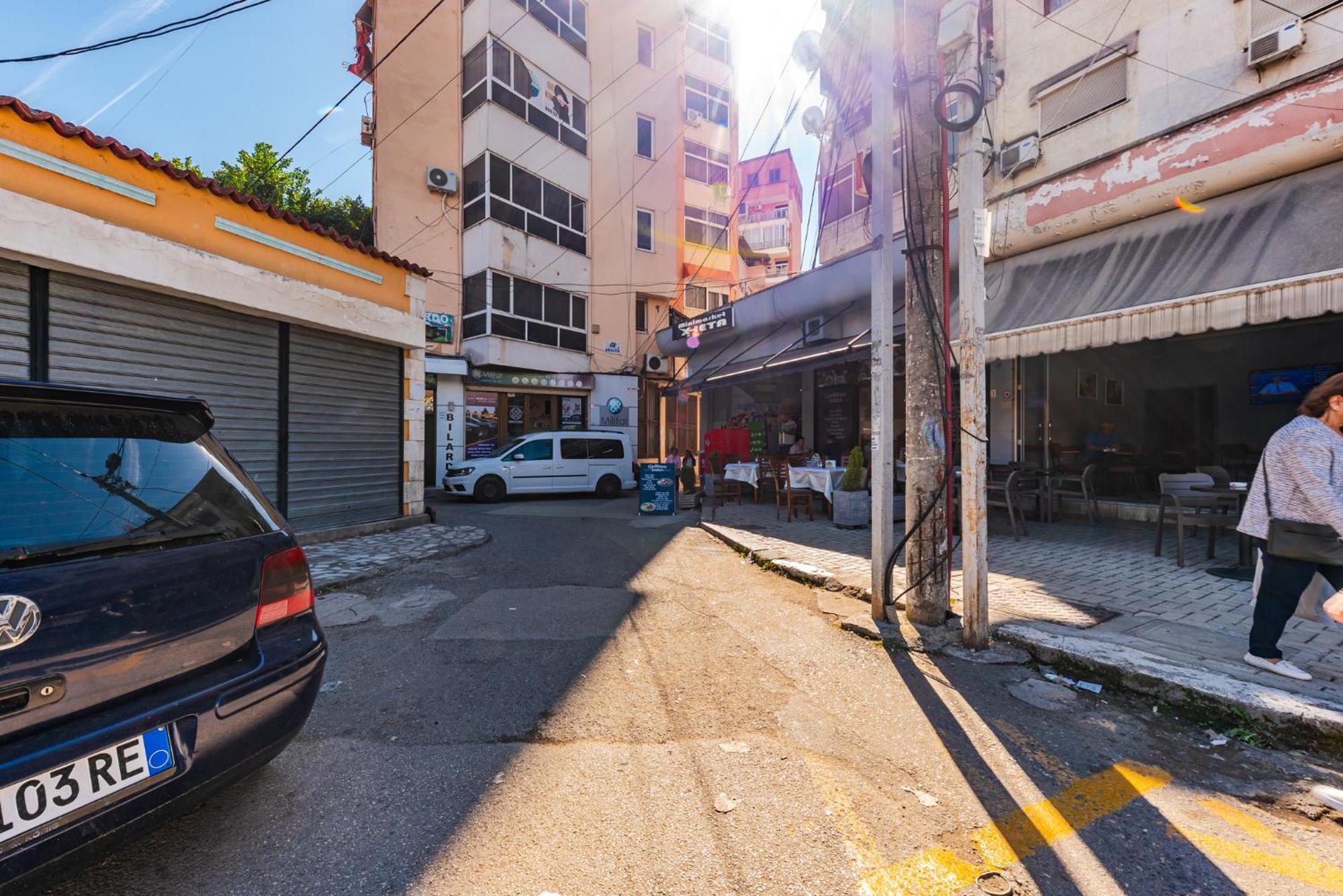 Atelier Apartments By Kondo Stays Tirana Esterno foto