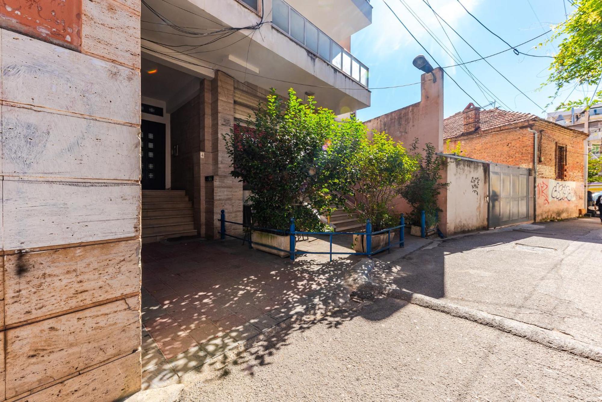 Atelier Apartments By Kondo Stays Tirana Esterno foto